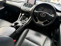 Usado Lexus NX300h Luxury Line 197 CV (144 kW) 2014 Plateado SUV