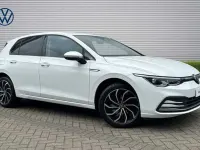 Second-hand VW Golf VIII 130 CP (95 kW) 2023