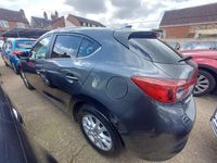 Usado Mazda 3 105 HP (77 kW) 2017 Cinzento Citadino