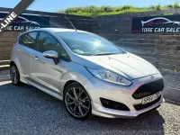 Usado Ford Fiesta ST-Line 125 CV (91 kW) 2016 Plateado Utilitario