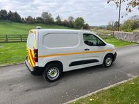 Usado Fiat Doblò 100 HP (73 kW) 2023 Branco Monovolume