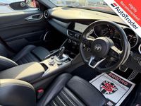 Used Alfa Romeo Giulia Saloon Veloce 280 HP (205 kW) 2022 Red Sedan