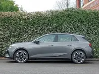 Usado Vauxhall Astra Design Edition 114 kW (156 HP) 2024 Cinzento Citadino