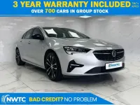 Usado Vauxhall Insignia Edition 122 CV (89 kW) 2022 Plateado Utilitario