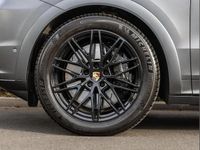 New Porsche Cayenne Turbo E-Hybrid 729 HP (536 kW) 2025 Grey SUV