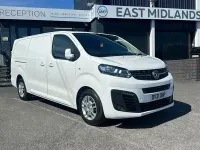 Second-hand Vauxhall Vivaro Sportive 100 CP (73 kW) 2021 Alb Monovolum