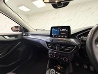 Używany Ford Focus Active 125 KM (91 kW) 2019 Srebrny Hatchback