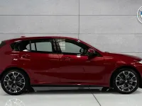 Begagnad BMW 120 M Sport 2025 Röd Halvkombi