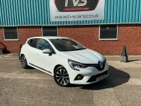 Used Renault Clio Iconic 100 HP (73 kW) 2019 White Hatchback
