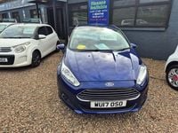 Begagnad Ford Fiesta Zetec 2017 Blå Halvkombi