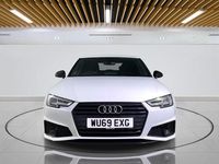 Używany Audi A4 Black Edition 190 KM (139 kW) 2019 Biały Sedan/Limuzyna