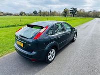Begagnad Ford Focus Zetec 115 HK (84 kW) 2007 Grå Halvkombi