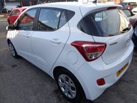 Used Hyundai i10 SE 67 HP (49 kW) 2014 White Hatchback