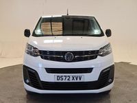 Second-hand Vauxhall Vivaro Sportive 100 CP (73 kW) 2023 Alb Monovolum