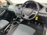 Used Hyundai i20 Premium SE 90 HP (66 kW) 2015 White Hatchback