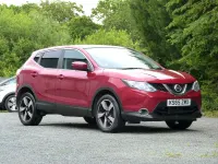 Used Nissan Qashqai N-TEC 130 HP (95 kW) 2016 Red SUV