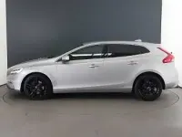 Käytetty Volvo V40 R-Design Pro 122 HP (89 kW) 2017 Hopea Viistoperä