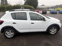 Used Dacia Sandero Lauréate 90 HP (66 kW) 2016 White Hatchback