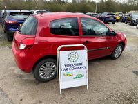 Used Renault Clio II Extreme 2009 Red Hatchback