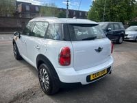 Begagnad Mini ONE 98 HK (72 kW) 2011 Vit Halvkombi