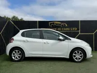 Used Peugeot 208 Active 82 HP (60 kW) 2014 White Hatchback