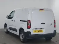 Begagnad Citroën Berlingo 100 HK (73 kW) 2024 Vit Minibuss