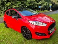Usado Ford Fiesta Zetec 140 HP (102 kW) 2015 Vermelho Citadino