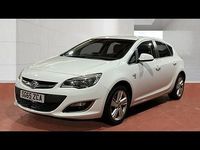 Used Vauxhall Astra SRi 100 HP (73 kW) 2015 White Hatchback