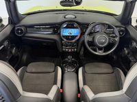 Begagnad Mini Cooper Sport 134 HK (98 kW) 2023 Gul Halvkombi