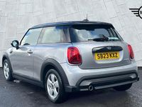 Usado Mini Cooper Classic 134 HP (98 kW) 2023 Prateado Citadino