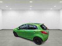 Begagnad Mazda 2 2011 Grön Halvkombi
