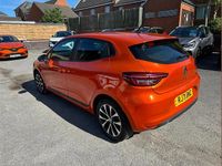Used Renault Clio V Iconic 90 HP (66 kW) 2021 Valencia orange  Hatchback
