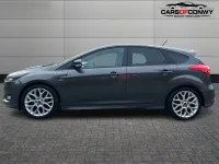 Usado Ford Focus ST-Line 120 HP (88 kW) 2017 Cinzento Citadino