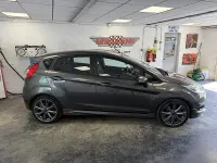 Usado Ford Fiesta ST-Line 100 HP (73 kW) 2017 Cinzento Citadino