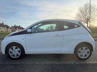 Used Toyota Aygo X-play 69 HP (50 kW) 2015 White Hatchback