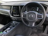 Używany Volvo XC60 Momentum 197 KM (144 kW) 2020 Szary SUV