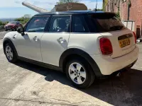 Używany Mini Cooper Hatch 136 KM (100 kW) 2018 Biały Hatchback