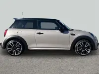 Usado Mini Cooper Hatch 134 HP (98 kW) 2024 Cinzento Citadino