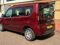 Usado Fiat Doblò Easy 95 CV (69 kW) 2017 Rojo Monovolumen