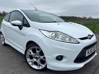 Used Ford Fiesta Zetec 118 HP (86 kW) 2011 White Hatchback