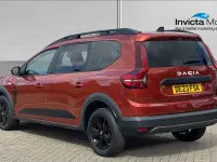 Usado Dacia Jogger Extreme 110 CV (80 kW) 2023 Marrón Monovolumen