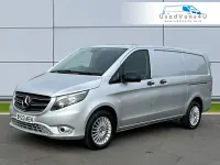 Usado Mercedes Vito Premium 163 HP (119 kW) 2023 Prateado Van