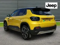 Begagnad Jeep Avenger Summit 114 kW (156 HK) 2025 Gul SUV