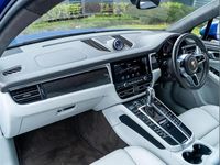 Used Porsche Macan Turbo 434 HP (319 kW) 2020 Blue SUV