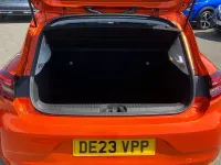 Used Renault Clio V Evolution 145 HP (106 kW) 2023 Orange Hatchback