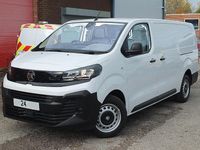 Used Vauxhall Vivaro S 145 HP (106 kW) 2024 White MPV
