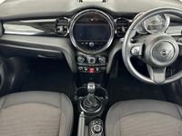 Usado Mini Cooper Classic 134 CV (98 kW) 2022 Gris Utilitario