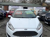 Used Ford Fiesta Zetec 82 HP (60 kW) 2015 White Hatchback
