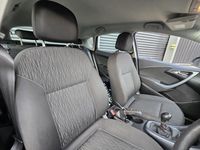 Used Vauxhall Astra Design Edition 116 HP (85 kW) 2014 White Hatchback