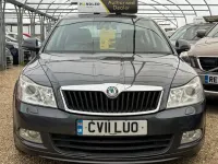 Usado Skoda Octavia Elegance 105 CV (77 kW) 2011 Gris Utilitario